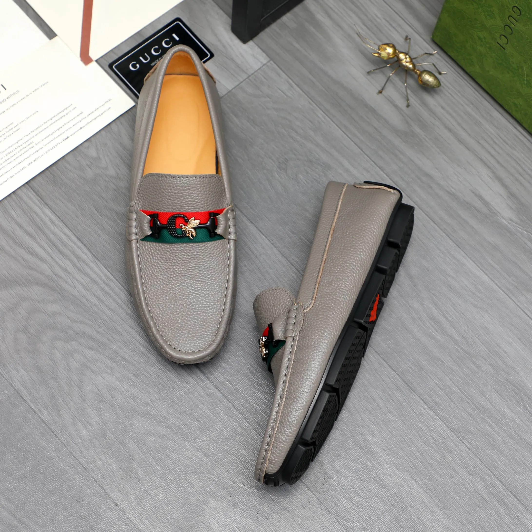 Men's shoes 💰360 Product trademark: GUCCI "Gucci" casual slip-on men's shoes Regular size: 38-45 Product materials: Selected pebbled cowhide upper, pigskin lining, rubber outsole